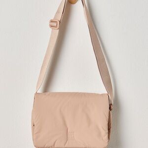 GOT BAG Puffy Crossbody Bag Sandbar Beige Adjustable Strap Lightweight